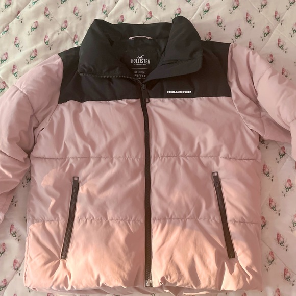 Hollister Puffer Jacket, In a small! - Picture 5 of 5